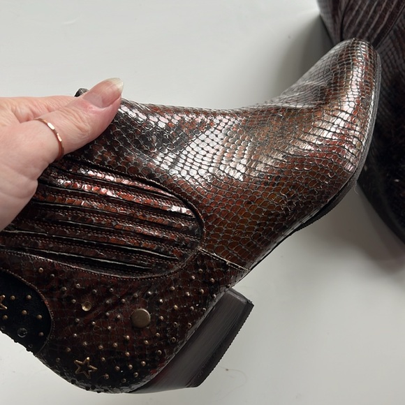 Vintage Faire Lady! Browny-auburn snakeskin ankle boots. Made in italy. - Picture 2 of 7
